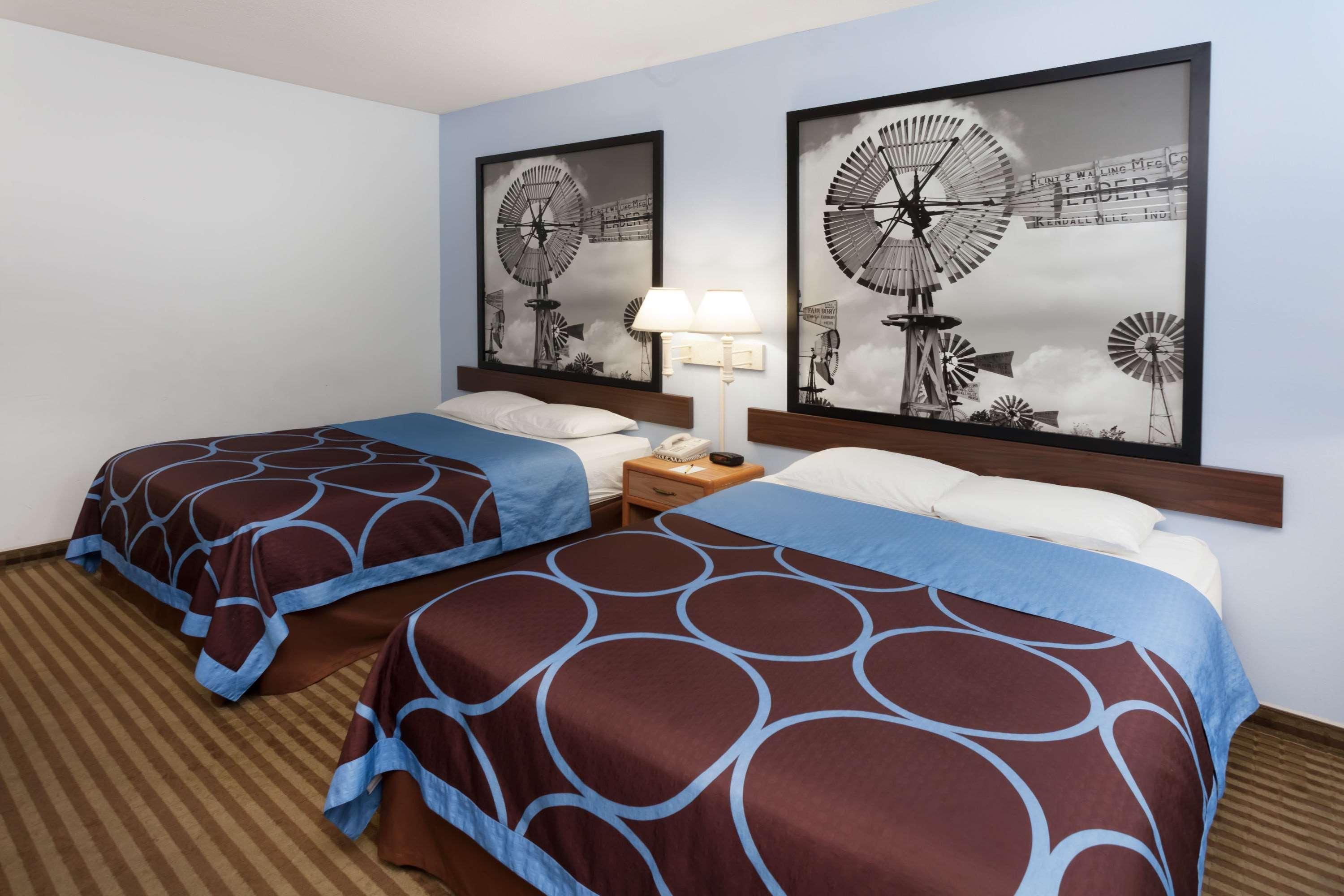 Super 8 By Wyndham Huntington Ξενοδοχείο Εξωτερικό φωτογραφία